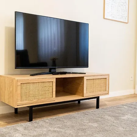 On The Square - Center By House And People Braga